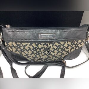 Tommy Hilfiger Crossbody preloved but in great condition